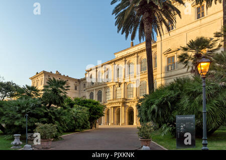 Rom, Italien, 24. JUNI 2017: Sonnenuntergang von Palazzo Barberini - Nationale Galerie für Antike Kunst in Rom, Italien Stockfoto