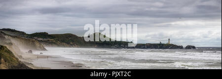 Panoramablick auf die Landschaft von Starfish Cove und Yaquina Head hervorragende natürliche Bereich State Park, Oregon Coast, Newport, USA. Stockfoto