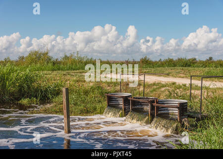 Florida Wasserüberlauf Abflusssystem Stockfoto