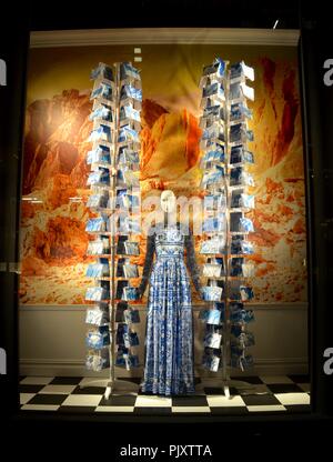 Fenster Anzeige bei Bergdorf Goodman in NEW YORK CITY am 26. Juni 2015. Stockfoto