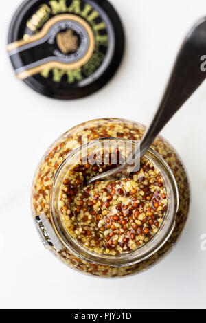 Maille Vollkorn Senf jar Stockfoto
