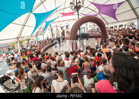 Montijo, Spanien - September 7th, 2018: Läuft der Bullen für Kinder. Party für Kinder mit aufblasbaren Stierkämpfe Stockfoto