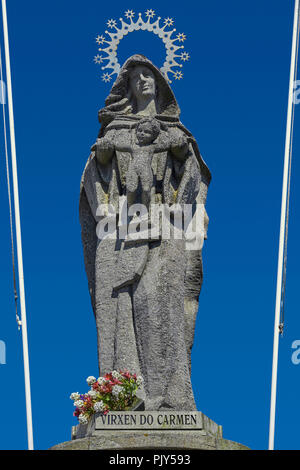 Virgen del Carmen mit dem Jesuskind in ihren Armen, auf der Promenade O Cantiño auf der Insel von Arosa, Galizien, Spanien, Europa Stockfoto