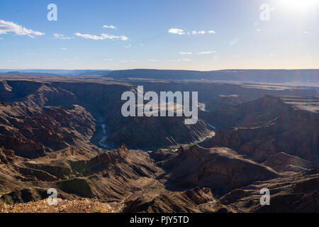 Blauer Himmel Wolken namibia Fishriver Canyon Landschaft Stockfoto