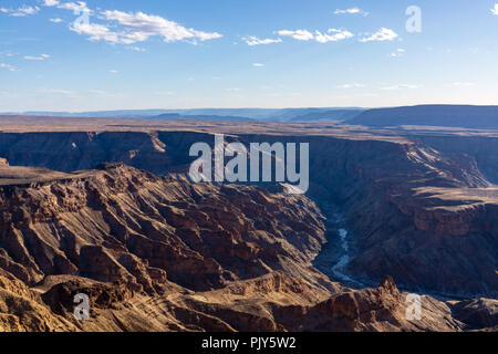 Landscpae namibia Fishriver Canyon Wolken blauer Himmel Tag Stockfoto