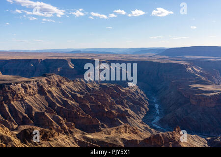 Canyon Wolken blauer Himmel Namibia fishriver Stockfoto