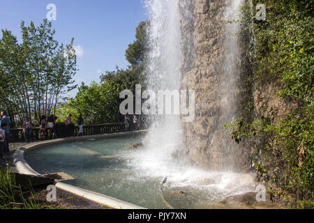 Nizza, Frankreich - 22 April 2017: Wasserfall des Castle Hill in Nizza, Frankreich Stockfoto