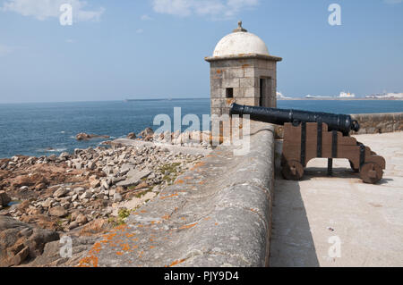 Fort von São Francisco do Queijo (Forte São Francisco Xavier do Queijo) ist eine Festung im Jahre 1661 gebaut, in Porto District, Portugal. Stockfoto