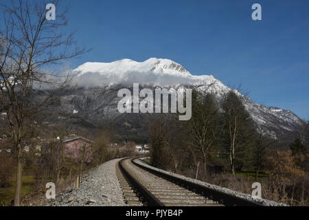 Monte Serva oberhalb der Stadt Belluno Stockfoto