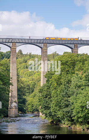 Pontcysyllte Aquädukt (Traphont Ddŵr Pontcysyllte) auf dem Llangollen-kanal Überquerung des Flusses Dee, Wales, Großbritannien Stockfoto