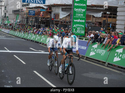 Die OVO Energy Tour von Großbritannien London Stadium 8, ein 14 Streckenvorgabe in London vor großen Massen. Credit: Malcolm Park/Alamy. Stockfoto