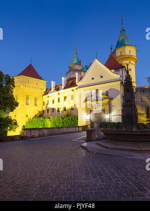 Bojnice, Slowakei - 24. Juli 2018: romantische mittelalterliche Burg mit gotischen und Renaissance-Elementen im 12. Jahrhundert erbaut. Stockfoto