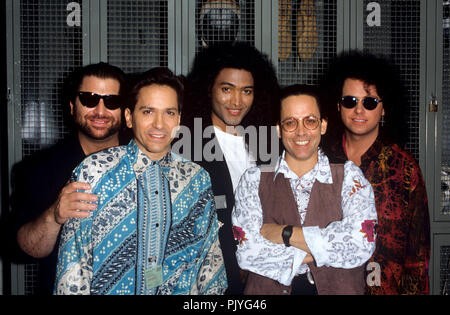 Toto (L-R): David Paich, Mike Porcaro, Jean-Michel Byron, Jeff Porcaro, Steve Lukather am 14.09.1990 in Saarbrücken. | Verwendung weltweit Stockfoto