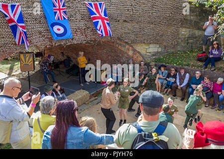 Stoke Bruerne, Northamptonshire, Großbritannien. 9. September 2018. Dorf im Krieg Wochenende & Vintage 40s, Für das elfte Jahr in Folge der Kanalseite Dorf Stoke Bruerne geht zurück in die Tage des Zweiten Weltkriegs. Keith J Smith./Alamy leben Nachrichten Stockfoto