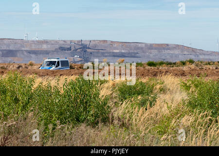 Morschenich, Deutschland. 09. September 2018. Friedliche Demonstration gegen die Räumung des Hambacher Forst durch den Energiekonzern RWE. Das Clearing soll im Oktober starten. Jochen Brut/Alamy Nachrichten Stockfoto