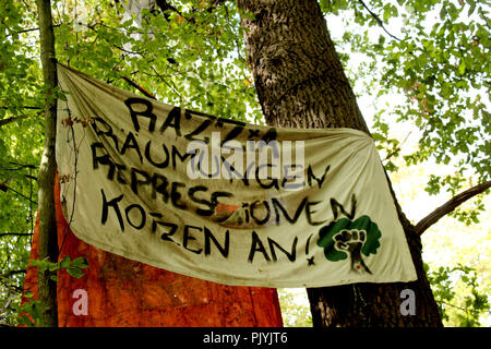 Morschenich, Deutschland. 09. September. 2018. Proteste von ökologischen Kreuzfahrer gegen RWE Kohle Bergbau an Hambacher Forst. Kerstin Brut/Alamy leben Nachrichten Stockfoto