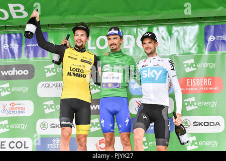 London, Großbritannien. 09 Sep, 2018. Julian Alaphilippe (Quick-Step Etagen) wurde die 2018 OVO Energy Tour von England gekrönt als Team Sky Wout Poels das 2. und das Team Lotto NL - Jumbo Primoz Roglic Platz 3 auf der letzten Etappe gewann Feiern nach dem letzten Rennen in OVO Energy Tour 2018 von Großbritannien - Etappe 8: Die Londoner Bühne am Sonntag, September 09, 2018, LONDON, England: Credit: Taka Wu/Alamy leben Nachrichten Stockfoto