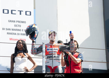 Felicity auf dem Podium Ende des Rennens 04 Andrea Dovizioso ITA Ducati Team Ducati MOTOGP am Misano World Circuit" Marco Simoncelli", Italien 13. Runde der MotoGP-WM Gran Premio Octo di San Marino e della Riviera di Rimini, 07-09, 2018 in Misano Italien Stockfoto