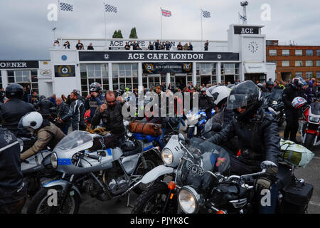 London, Großbritannien. 9. September 2018 Die jährliche Ace Cafe Brighton Burn up, wo Biker im Ace Cafe in London Sammeln und Reisen nach Brighton. Andrew Steven Graham/Alamy leben Nachrichten Stockfoto