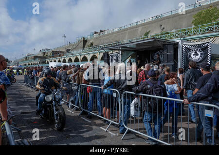 Brighton, UK. 9. September 2018 Die jährliche Ace Cafe Brighton Burn up, wo Biker im Ace Cafe in London Sammeln und Reisen nach Brighton. Andrew Steven Graham/Alamy leben Nachrichten Stockfoto