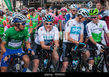 London, Großbritannien. 9. September 2018. Geraint Thomas und Chris Froome von Team Sky warten am Start in die 77 km London Stufe (Stufe 8) des OVO Energy Tour von Großbritannien Radrennen konkurrieren. Credit: Mark Kerrison/Alamy leben Nachrichten Stockfoto