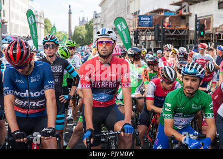 London, Großbritannien. 9. September 2018. Reiter warten am Start in den 77 km London Stufe (Stufe 8) des OVO Energy Tour von Großbritannien Radrennen zu konkurrieren. Credit: Mark Kerrison/Alamy leben Nachrichten Stockfoto