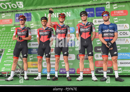 London, Großbritannien. 9. September 2018. Team BMC Racing Team (Stefan Küng, Patrick Bevin, Jean Pierre Drucker, Jurgen Roelandts, Meilen und Scotson Tejay van Putten) bei Team Präsentation während OVO Energy Tour 2018 von Großbritannien - Etappe 8: Die Londoner Bühne am Sonntag, September 09, 2018, LONDON, England: Credit: Taka Wu/Alamy leben Nachrichten Stockfoto