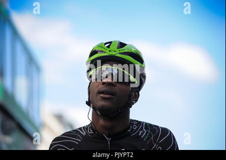 Regents Street, London, UK, 9. September 2018. Die Tour von Großbritannien, Stadium 8 der Londoner Bühne. Nic Dlamini, TEAM DIMENSION DATA am Start. © David Rebhuhn/Alamy leben Nachrichten Stockfoto