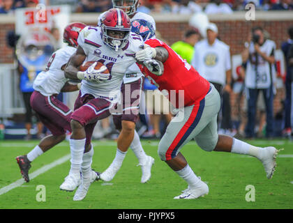 Oxford, MS, USA. 08 Sep, 2018. SIU WR, Raphael Leonard (11), slips Vergangenheit die Rebellen Verteidigung während der NCAA DI Spiel an - Vaught Hemingway Stadium in Oxford, MS. Ole Fräulein besiegt SIU, 76-41. Kevin Langley/CSM/Alamy leben Nachrichten Stockfoto