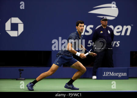 Flushing Meadows, New York, USA. September 9, 2018: US Open Tennis: Novak Djokovic aus Serbien in Aktion gegen Juan Martin Del Potro aus Argentinien in den US Open Men's final. Djokovic gewann das Match in den geraden Sätzen seine dritte US Open und 14 Grand Slam Titel insgesamt in Anspruch zu nehmen. Quelle: Adam Stoltman/Alamy leben Nachrichten Stockfoto