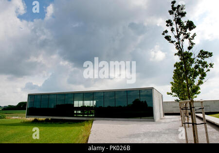 Die Tyne Cot Friedhof in Zonnebeke, Ypernbogens Schlachtfeldern, die Ruhestätte von 11,954 Soldaten des Commonwealth Kräfte (Belgien, 10/07/2009) Stockfoto