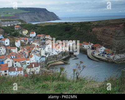 Whitby, Literature und Robin Hood's Bay, Ostküste, North Yorkshire Seestücke und Landschaften bei Sonnenaufgang. Stockfoto