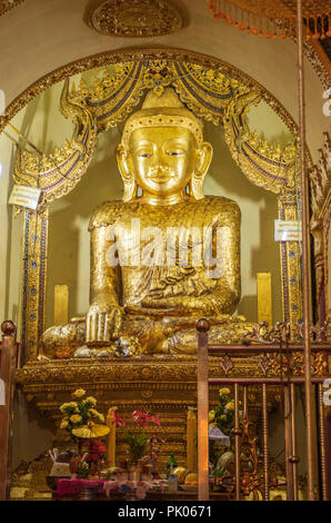 Buddha Statue im Tempel, Myanmar Stockfoto