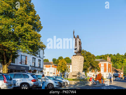 Iconic Statue von König Alfred der Große im Broadway, Winchester, Hampshire, Südengland, Großbritannien Stockfoto