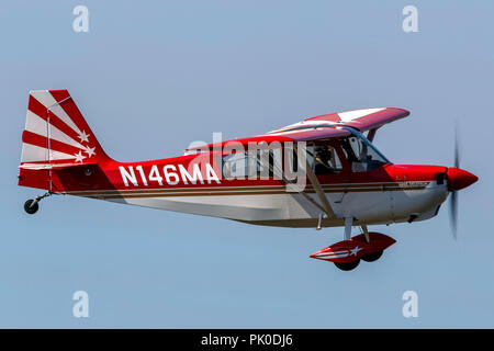 American Champion Aircraft Super Decathlon 8KCAB (N 146 MA) Ansatz von Palo Alto Flughafen (Kpao), Palo Alto, Kalifornien, Vereinigte Staaten von Amerika Stockfoto