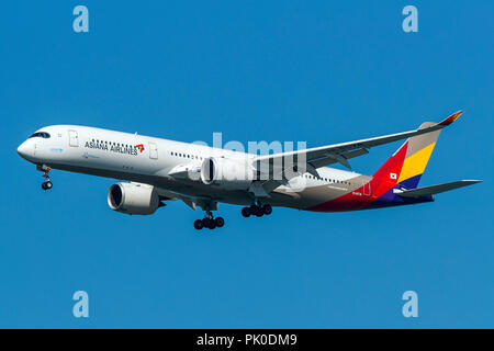 Airbus A 350-941 (HL 8078) von Asiana Airlines auf Ansatz zum Internationalen Flughafen San Francisco (Ksfo), San Francisco, Kalifornien, Vereinigte Staaten von Amerika Stockfoto