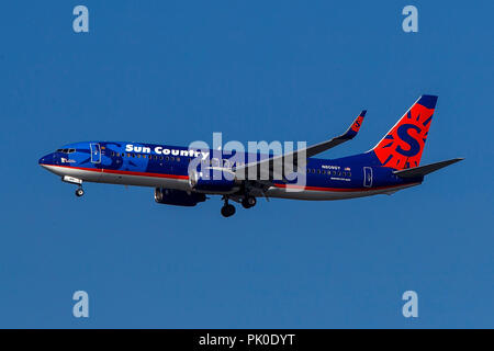 Boeing 737-8 Q8 (N809SY) von Sun Country Airlines auf Ansatz zum Internationalen Flughafen San Francisco (Ksfo), San Francisco, Kalifornien, Vereinigte Staaten von Amerika Stockfoto