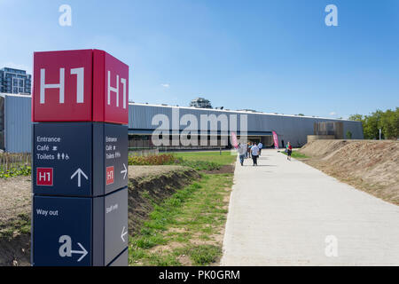 Eingang zu Royal Air Force Museum, Grahame Park Way, Colindale, London Borough von Barnett, Greater London, England, Vereinigtes Königreich Stockfoto