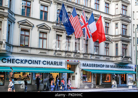 Das Mauermuseum am Checkpoint Charlie in Berlin, Deutschland Stockfoto