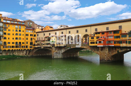 In der Nähe der Ponte Vecchio der berühmten Arch Brücke über den Arno in Florenz (Firenze), Toskana, Italien Stockfoto