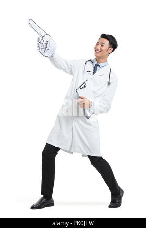 Fröhlicher junger Arzt zeigen Stockfoto