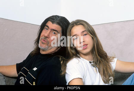Nils Koppruch mit seinem Vater Abi Ofarim am 20.07.1999 in München, München. | Verwendung weltweit Stockfoto