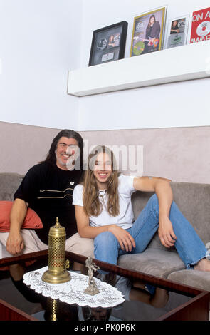 Nils Koppruch mit seinem Vater Abi Ofarim am 20.07.1999 in München, München. | Verwendung weltweit Stockfoto