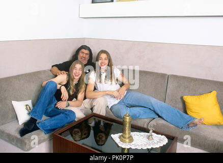 Nils Koppruch (r) mit seinem Bruder Tal und sein Vater Abi am 20.07.1999 in München, München. | Verwendung weltweit Stockfoto