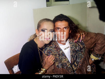 (L-R): Nora Balling, Thomas Anders am 18.10.1986 in München. | Verwendung weltweit Stockfoto