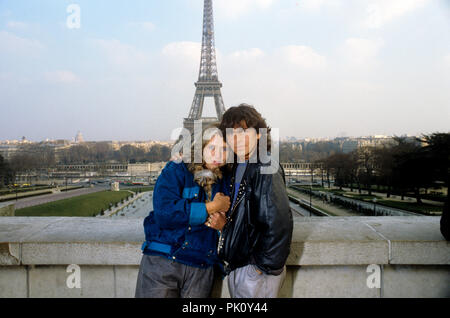 (L-R): Nora Balling, Thomas Anders am 19.03.1985 in Paris. | Verwendung weltweit Stockfoto