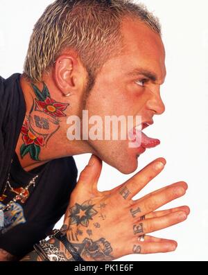 Shifty Shellshock, Sänger der amerikanischen Crossover Band "Crazy Town" bei einem Fotoshooting in München, Deutschland 2004. Shifty Shellshock, Sänger der Amerikanischen crossover Band "Crazy Town" bei einem Foto Shooting in München, Deutschland 2004. | Verwendung weltweit Stockfoto