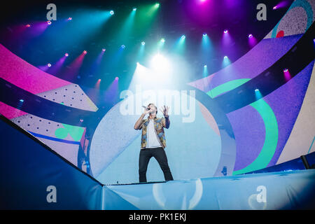 Schweiz, Bern - September 8, 2018. Die deutsch-spanischen Sänger und Songwriter Alvaro Soler führt ein Live Konzert während der Energy Air 2018 im Stade de Suisse in Bern. (Foto: Tilman Jentzsch). Stockfoto