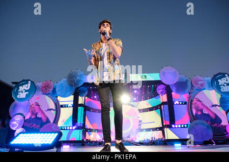 Schweiz, Bern - September 8, 2018. Die deutsch-spanischen Sänger und Songwriter Alvaro Soler führt ein Live Konzert während der Energy Air 2018 im Stade de Suisse in Bern. (Foto: Tilman Jentzsch). Stockfoto