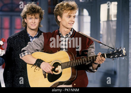 A-ha (l-r:) Magne Furuholmen, Pal Waaktaar-Savoy am 28.11.1985 in München. | Verwendung weltweit Stockfoto